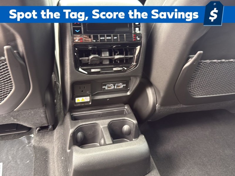 Jeep Grand Cherokee L Vehicle Full-screen Gallery Image 18