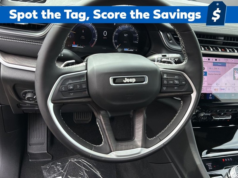 Jeep Grand Cherokee L Vehicle Full-screen Gallery Image 26