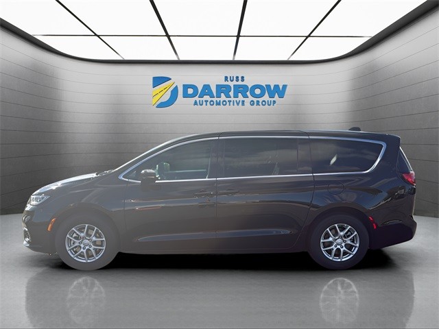 Chrysler Pacifica Vehicle Full-screen Gallery Image 2