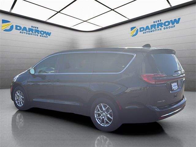 Chrysler Pacifica Vehicle Full-screen Gallery Image 3