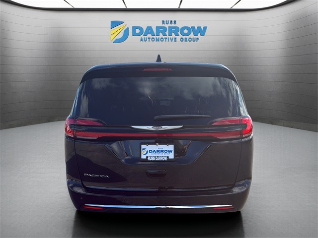 Chrysler Pacifica Vehicle Full-screen Gallery Image 4