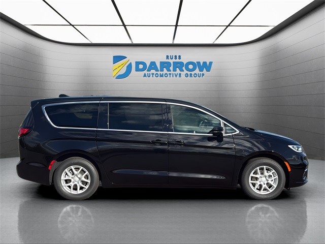 Chrysler Pacifica Vehicle Full-screen Gallery Image 6