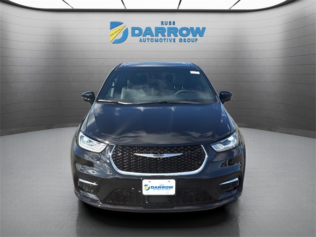 Chrysler Pacifica Vehicle Full-screen Gallery Image 8