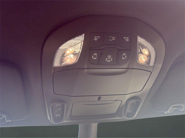 Chrysler Pacifica Vehicle Full-screen Gallery Image 22