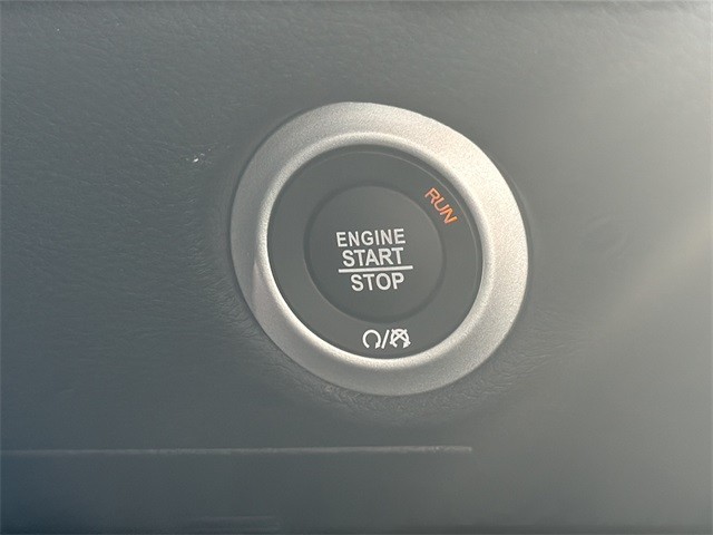 Chrysler Pacifica Vehicle Full-screen Gallery Image 23