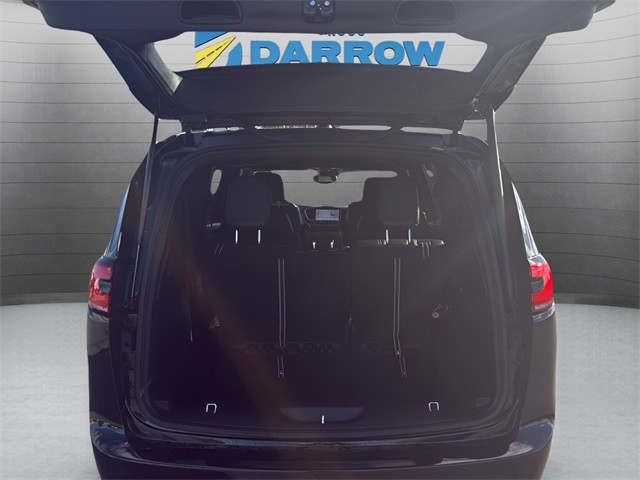 Chrysler Pacifica Vehicle Full-screen Gallery Image 24