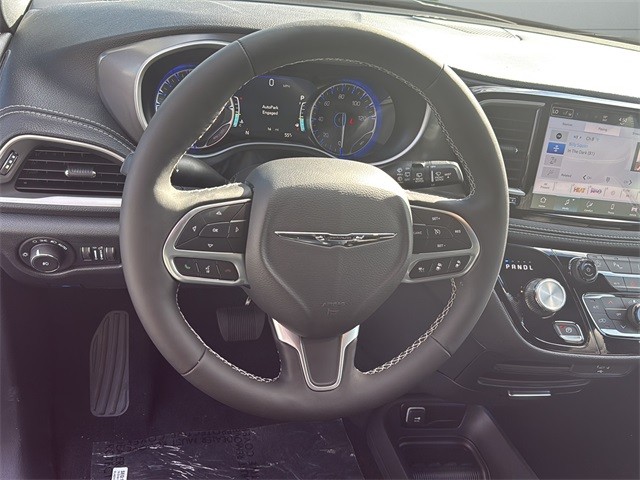 Chrysler Pacifica Vehicle Full-screen Gallery Image 25