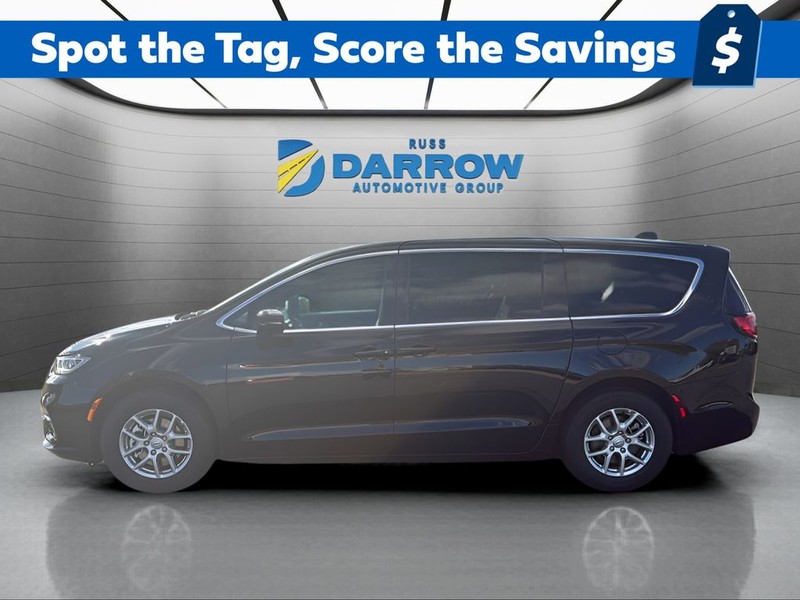 Chrysler Pacifica Vehicle Full-screen Gallery Image 2