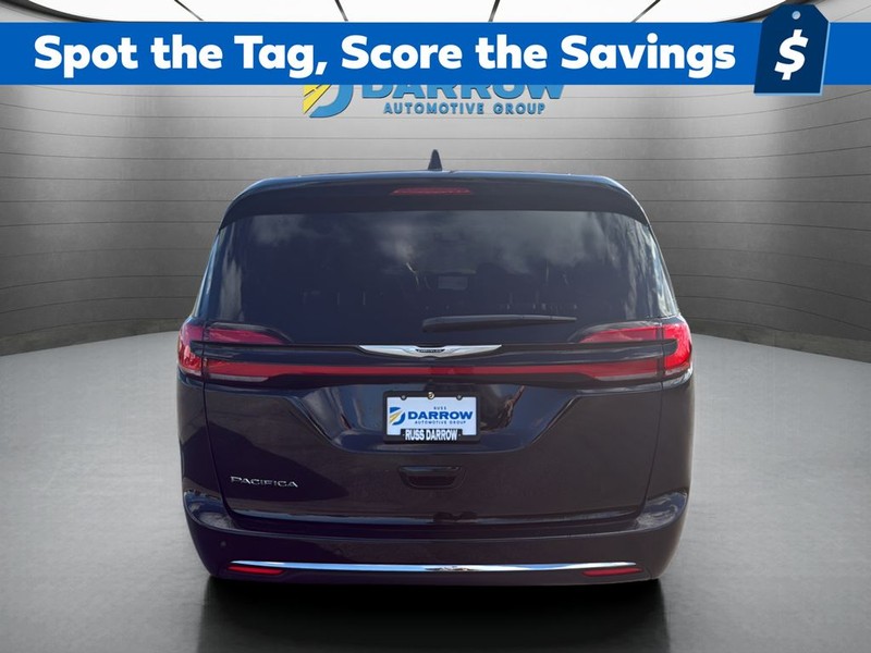 Chrysler Pacifica Vehicle Full-screen Gallery Image 4