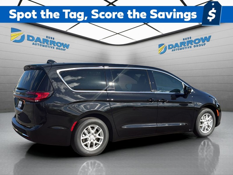 Chrysler Pacifica Vehicle Full-screen Gallery Image 5