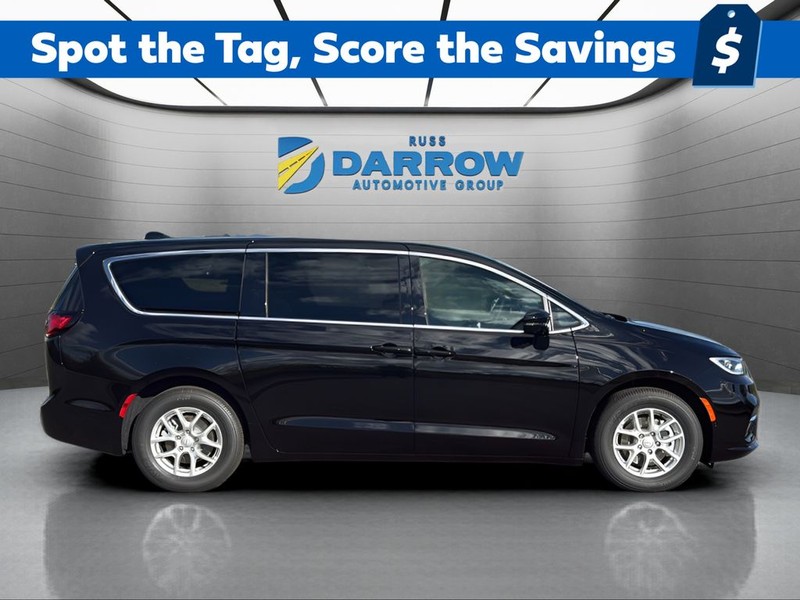 Chrysler Pacifica Vehicle Full-screen Gallery Image 6