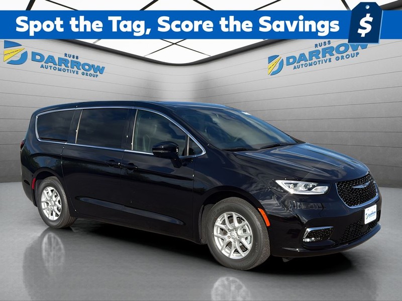 Chrysler Pacifica Vehicle Full-screen Gallery Image 7