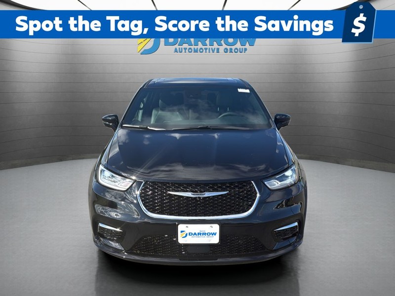 Chrysler Pacifica Vehicle Full-screen Gallery Image 8