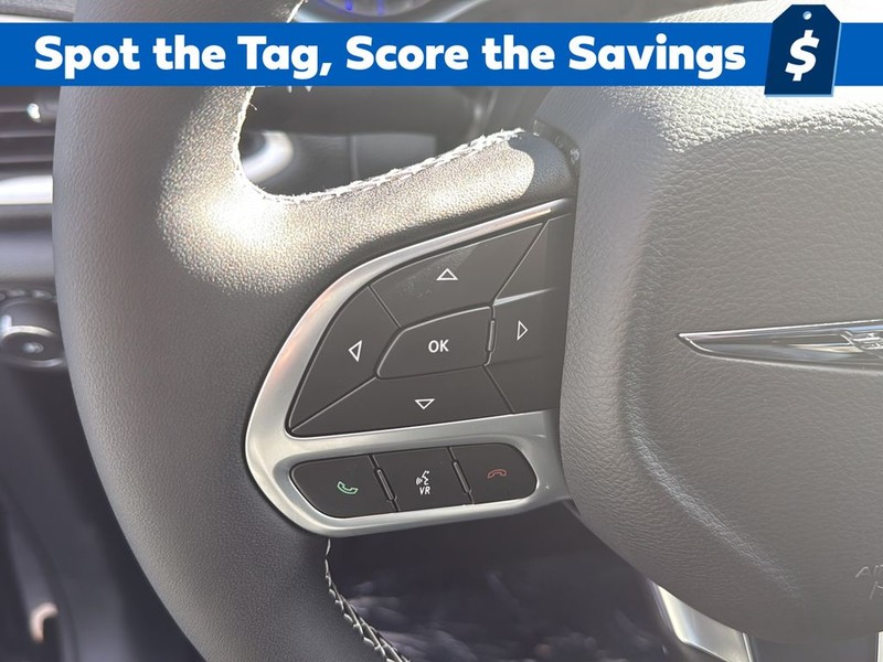 Chrysler Pacifica Vehicle Full-screen Gallery Image 9