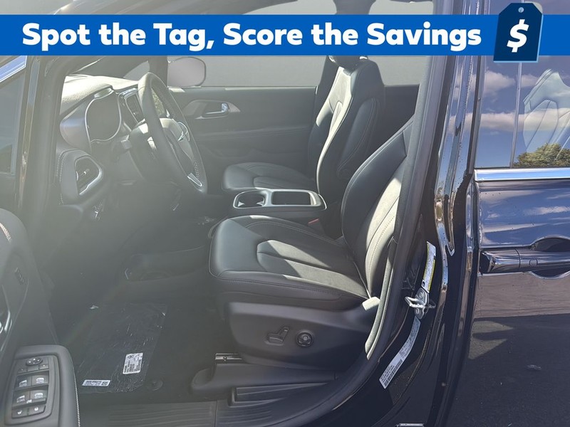 Chrysler Pacifica Vehicle Full-screen Gallery Image 10