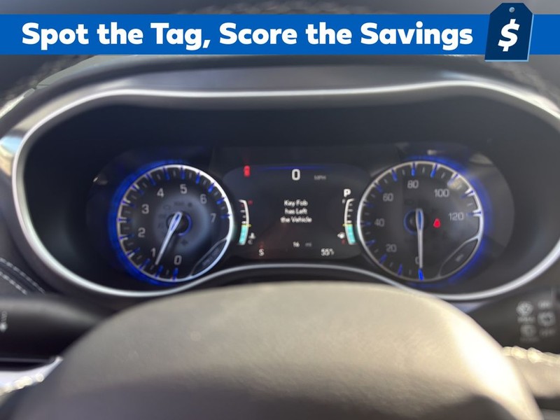 Chrysler Pacifica Vehicle Full-screen Gallery Image 13