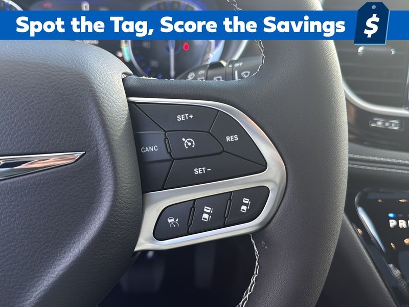 Chrysler Pacifica Vehicle Full-screen Gallery Image 18