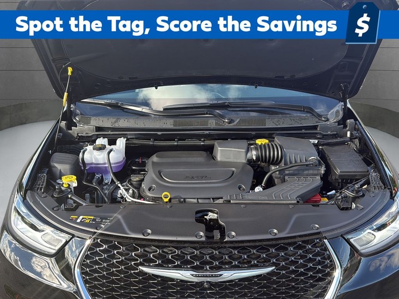 Chrysler Pacifica Vehicle Full-screen Gallery Image 19