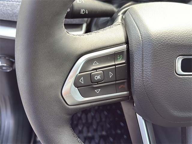 Jeep Compass Vehicle Full-screen Gallery Image 9