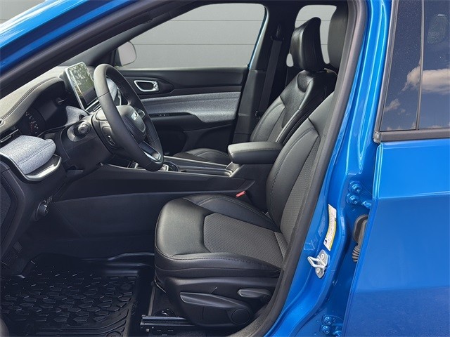 Jeep Compass Vehicle Full-screen Gallery Image 10