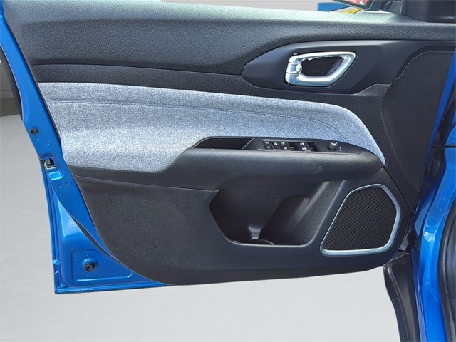 Jeep Compass Vehicle Full-screen Gallery Image 11