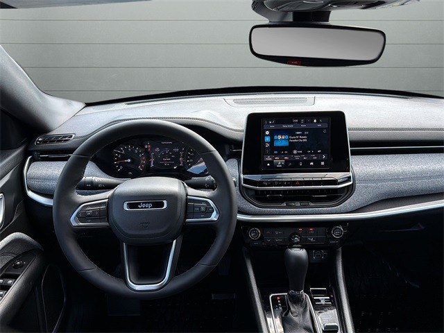 Jeep Compass Vehicle Full-screen Gallery Image 12