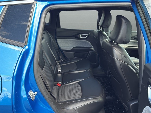 Jeep Compass Vehicle Full-screen Gallery Image 14