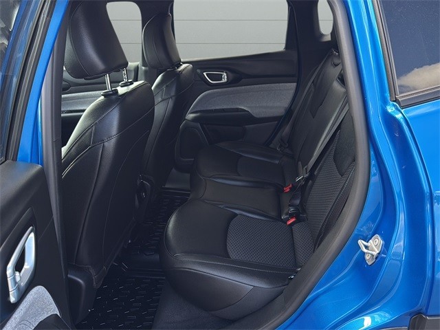 Jeep Compass Vehicle Full-screen Gallery Image 16