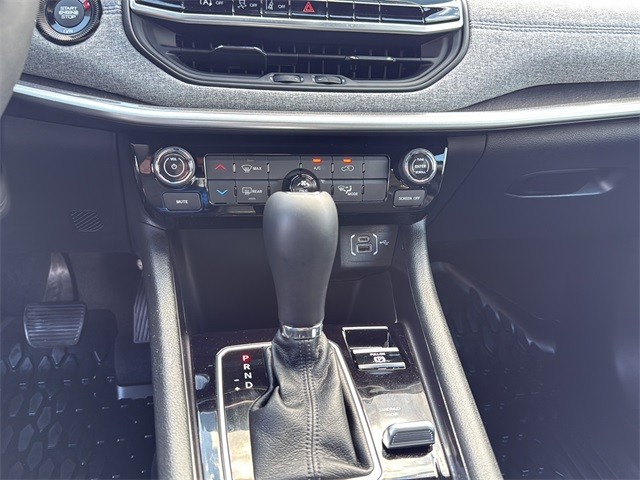 Jeep Compass Vehicle Full-screen Gallery Image 21