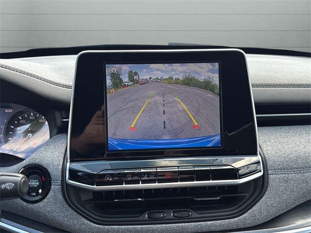 Jeep Compass Vehicle Full-screen Gallery Image 23