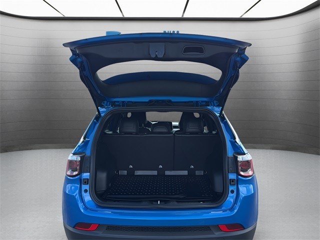 Jeep Compass Vehicle Full-screen Gallery Image 26