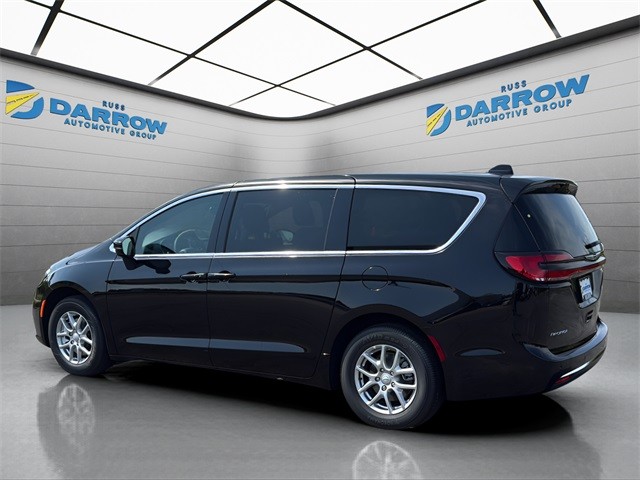 Chrysler Pacifica Vehicle Full-screen Gallery Image 3
