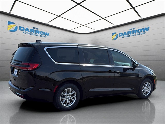 Chrysler Pacifica Vehicle Full-screen Gallery Image 5