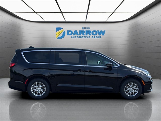 Chrysler Pacifica Vehicle Full-screen Gallery Image 6
