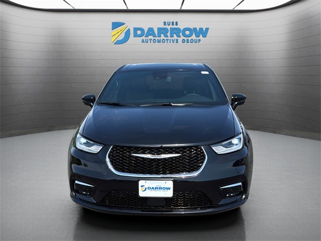 Chrysler Pacifica Vehicle Full-screen Gallery Image 8