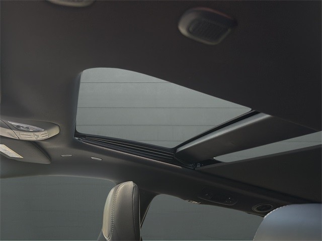 Chrysler Pacifica Vehicle Full-screen Gallery Image 16