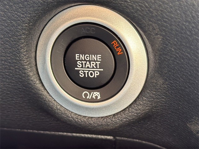 Chrysler Pacifica Vehicle Full-screen Gallery Image 23