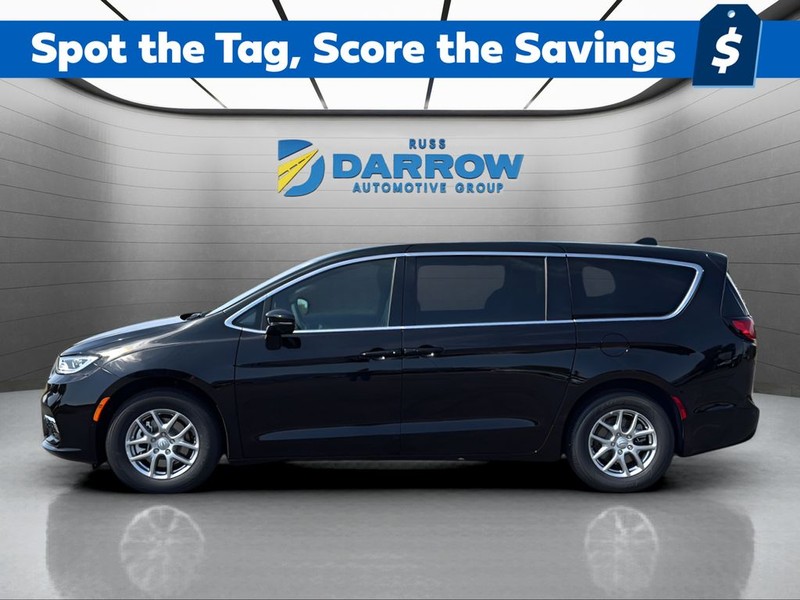 Chrysler Pacifica Vehicle Full-screen Gallery Image 2