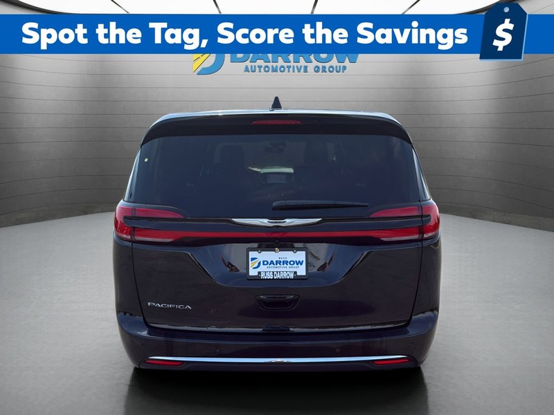 Chrysler Pacifica Vehicle Full-screen Gallery Image 4