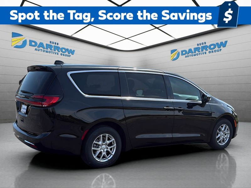 Chrysler Pacifica Vehicle Full-screen Gallery Image 5