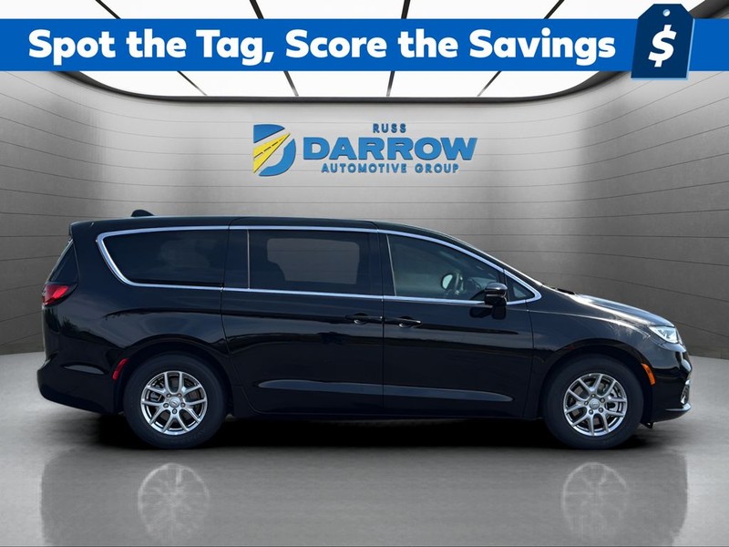 Chrysler Pacifica Vehicle Full-screen Gallery Image 6