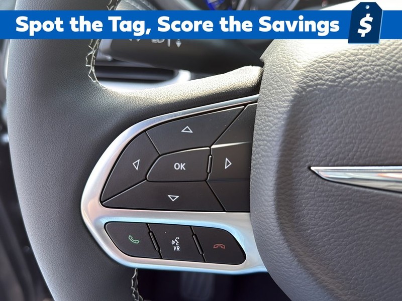 Chrysler Pacifica Vehicle Full-screen Gallery Image 9