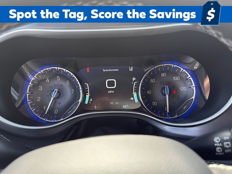 Chrysler Pacifica Vehicle Full-screen Gallery Image 13