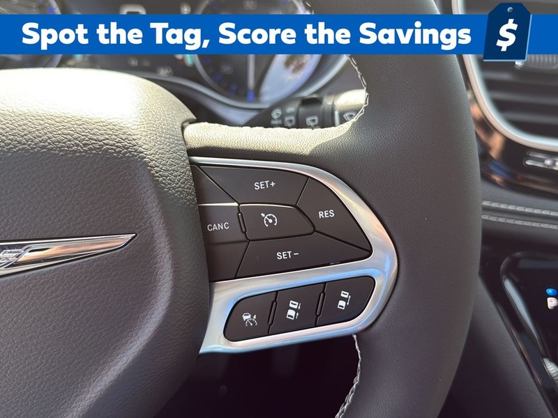 Chrysler Pacifica Vehicle Full-screen Gallery Image 18