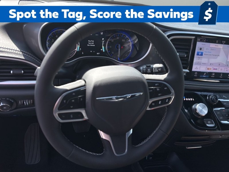 Chrysler Pacifica Vehicle Full-screen Gallery Image 25