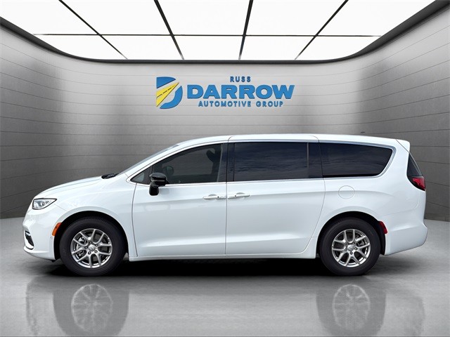 Chrysler Pacifica Vehicle Full-screen Gallery Image 2