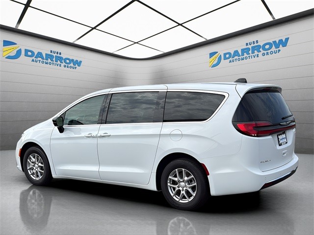 Chrysler Pacifica Vehicle Full-screen Gallery Image 3