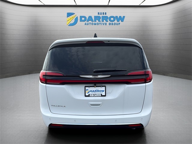 Chrysler Pacifica Vehicle Full-screen Gallery Image 4