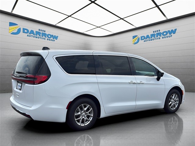 Chrysler Pacifica Vehicle Full-screen Gallery Image 5