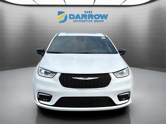 Chrysler Pacifica Vehicle Full-screen Gallery Image 8